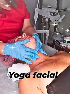 Ayuda a drenar los líquidos en la cara y el cuello.